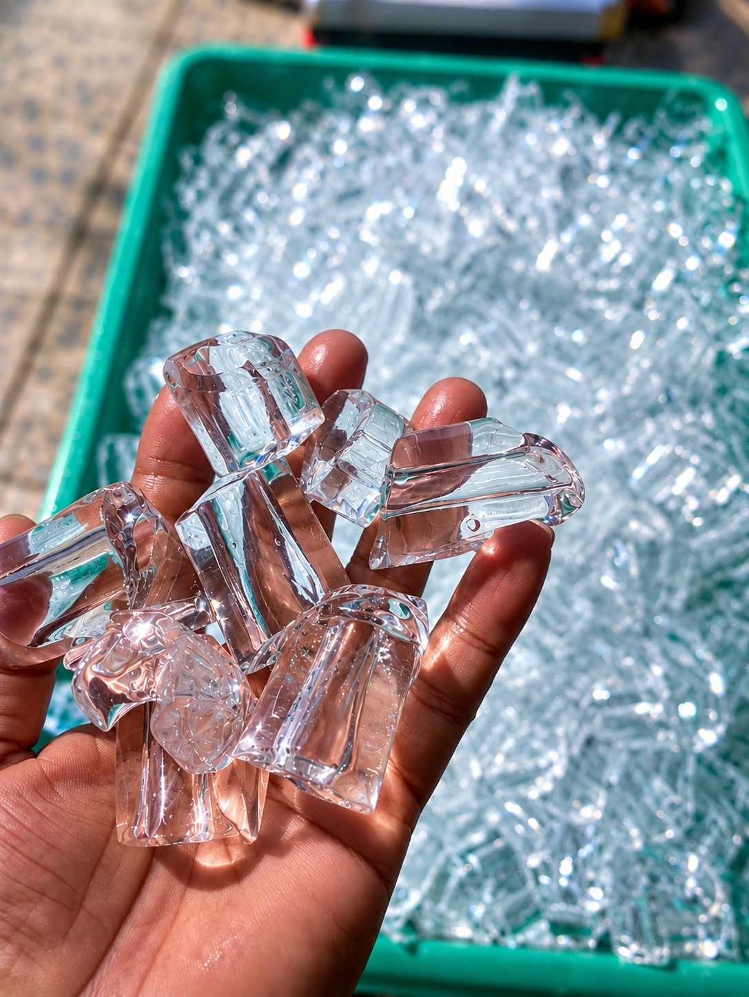 Usaha Es Kristal yang Menjanjikan: Peluang, Modal, dan Cara Memulainya - SAMUI Ice Mesin